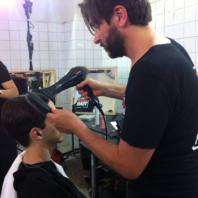 Capelli ordinati e puliti per i boys di @antoniomarrasofficial hairstyling by Toni&Guy #grazialovesbackstage #mfw