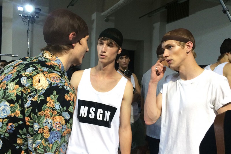 Backstage sfilata MSGM: finitura “lightweight” per la base viso