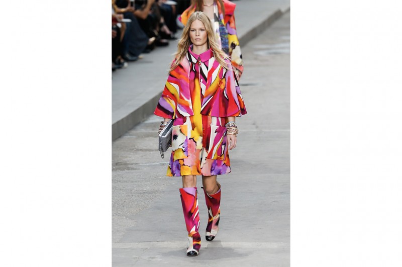 COME TRUCCARSI CON UN LOOK COLORATO EFFETTO RAINBOW: CHANEL