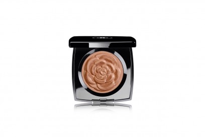 COME TRUCCARSI CON UN TOTAL LOOK NERO: A TUTTA LUCE CON CHANEL LUMIÈRE D’ÉTÉ