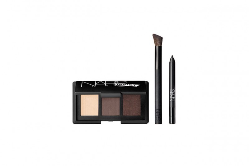 COME TRUCCARSI CON UN TOTAL LOOK NERO: SMOKEY EYES CON NARS AND GOD CREATED THE WOMAN PALETTE