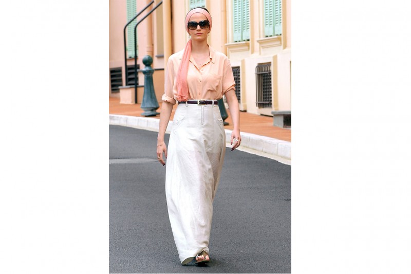 Eva Green: classy in pantaloni palazzo e camicia