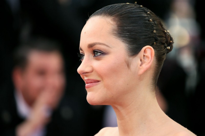 I capelli raccolti delle star: Marion Cotillard