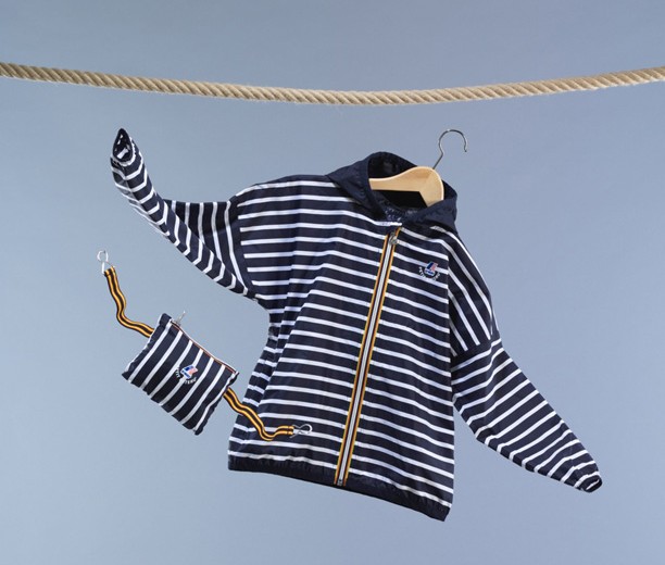 Il K-Way si veste delle righe marnière di Petit Bateau