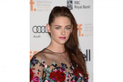 Kristen Stewart capelli: semiraccolto