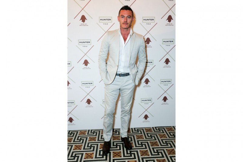 LUKE EVANS 01