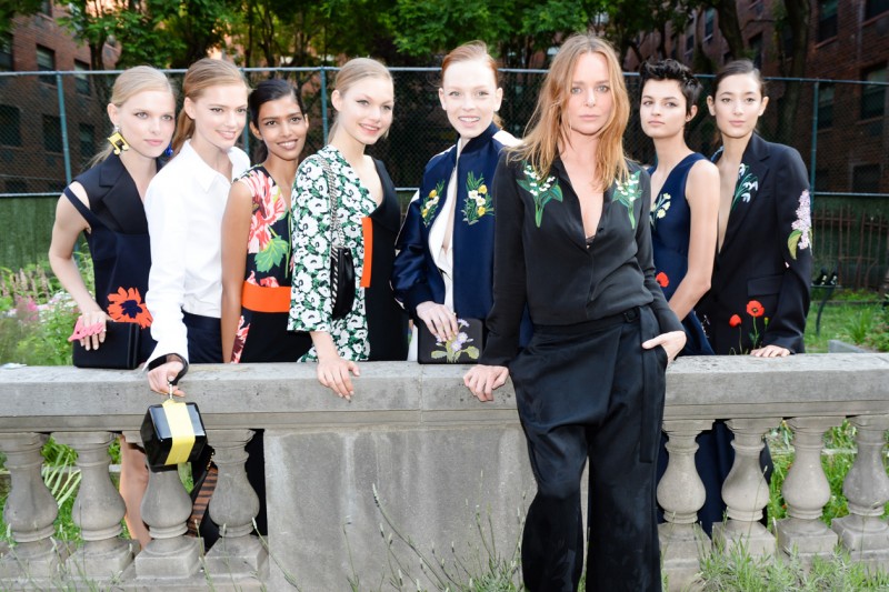 Stella McCartney gruppo di modelle