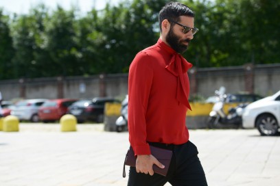 Tendenze capelli dallo street style a Milano: hair look sleek