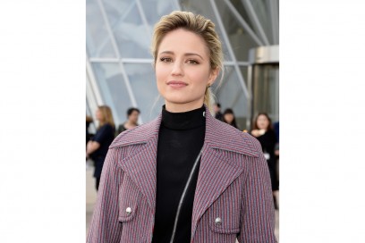 Dianna Agron capelli: coda bassa con ciuffo voluminoso