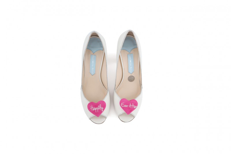 le scarpe con applicazione romantica