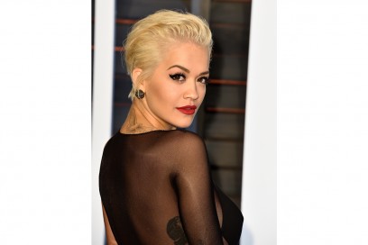 Rita ora trucco: eyeliner e rossetto rosso