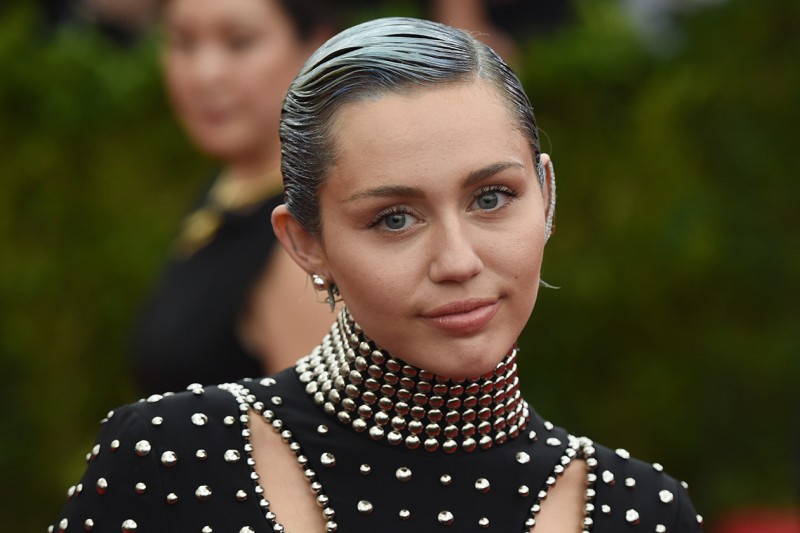 TENDENZE CAPELLI Estate 2015: IL GREY MOOD DI MILEY CIRUS