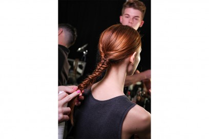 CAPELLI IN SPIAGGIA: treccia a lisca di pesce