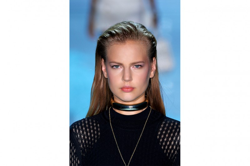 Capelli effetto bagnato: Versace