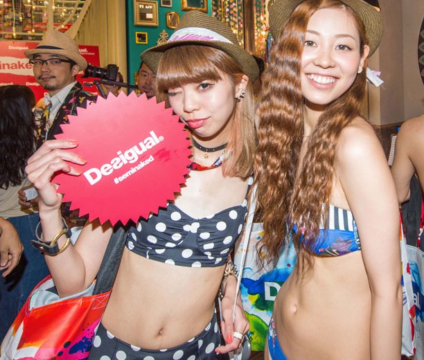 Desigual dà il via ai saldi…in tenuta da spiaggia!