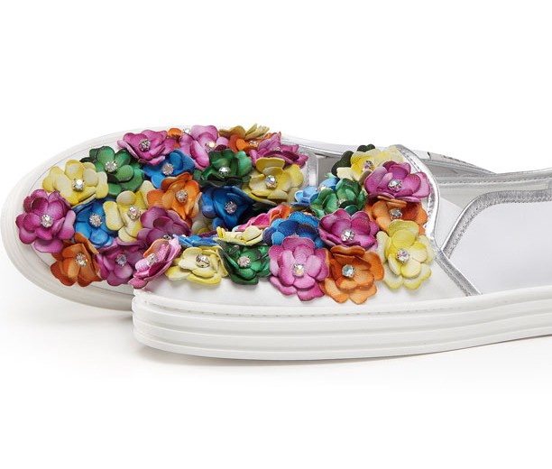 Hogan colora l’estate con i fiori delle Slip-on Rebel