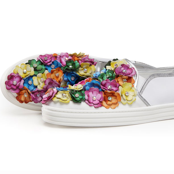 Hogan colora l’estate con i fiori delle Slip-on Rebel