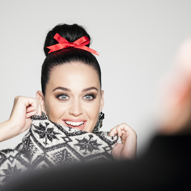 Katy Perry sarà il volto della campagna natalizia di H&M