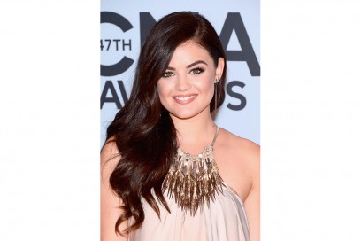 Lucy Hale beauty look: focus sugli occhi