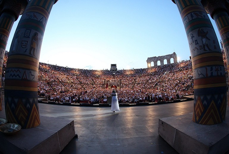 MAC Cosmetics make up ufficiale per l’Arena di Verona Opera Festival 2015