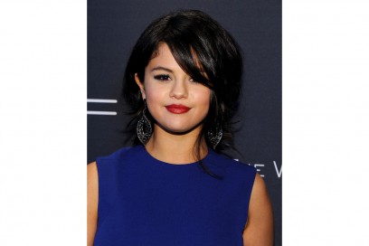 SELENA GOMEZ CAPELLI: NERO CORVINO