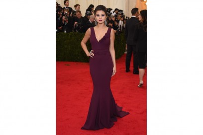 Selena Gomez: lady noir in diane von furstenberg