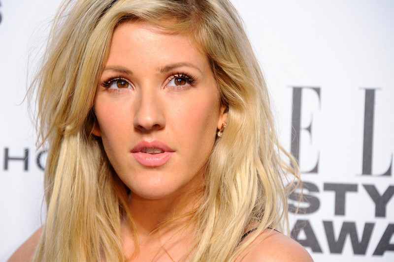 Ellie Goulding trucco: labbra luminose