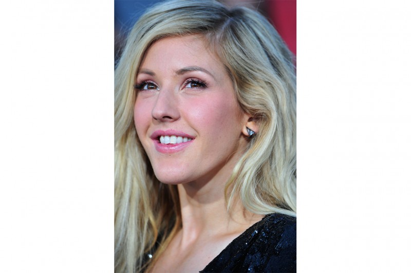 Ellie Goulding trucco: rosa perlato per la bocca