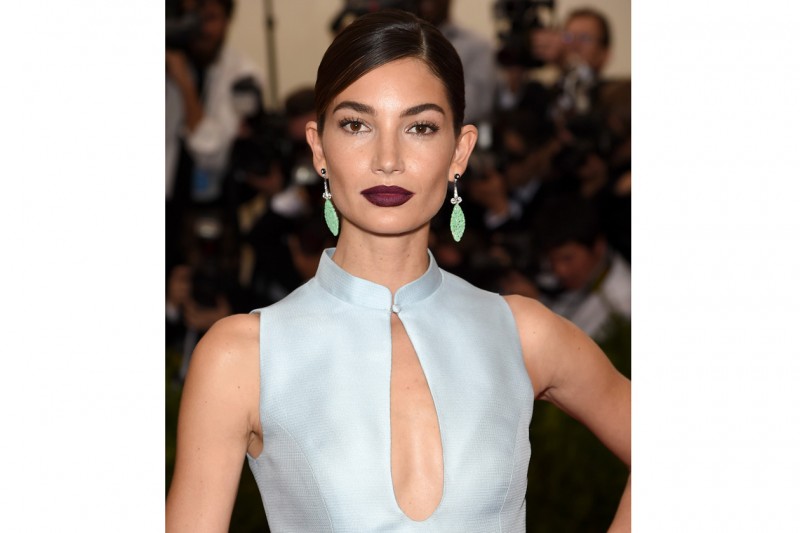 Lily Aldridge capelli: raccolto con effetto sleek