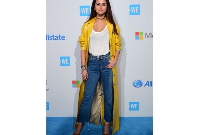 selena-gomez-trench-giallo