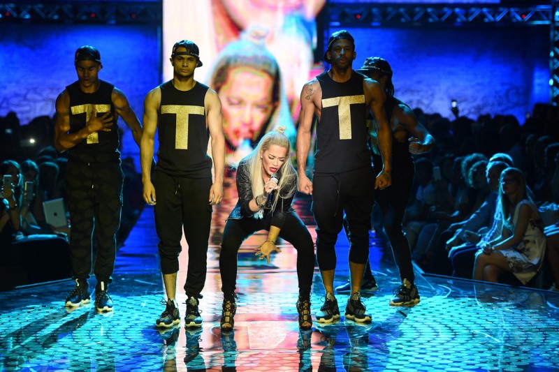 #tezenishow: la sfilata Tezenis con Rita Ora