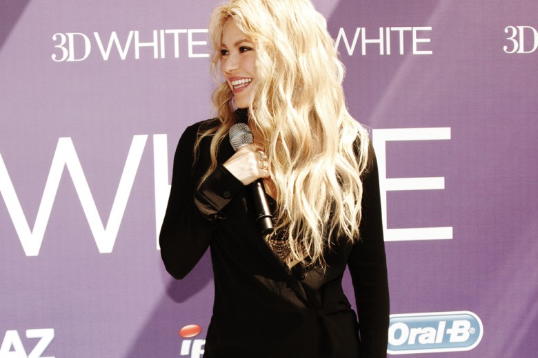 A Barcellona con Shakira per scoprire il segreto del suo sorriso