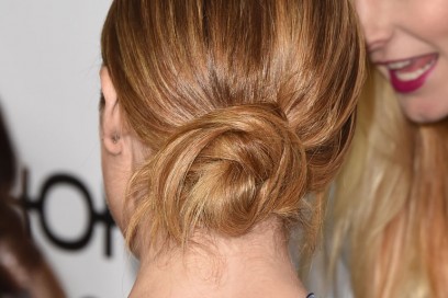 Brittany Snow chignon casual retro