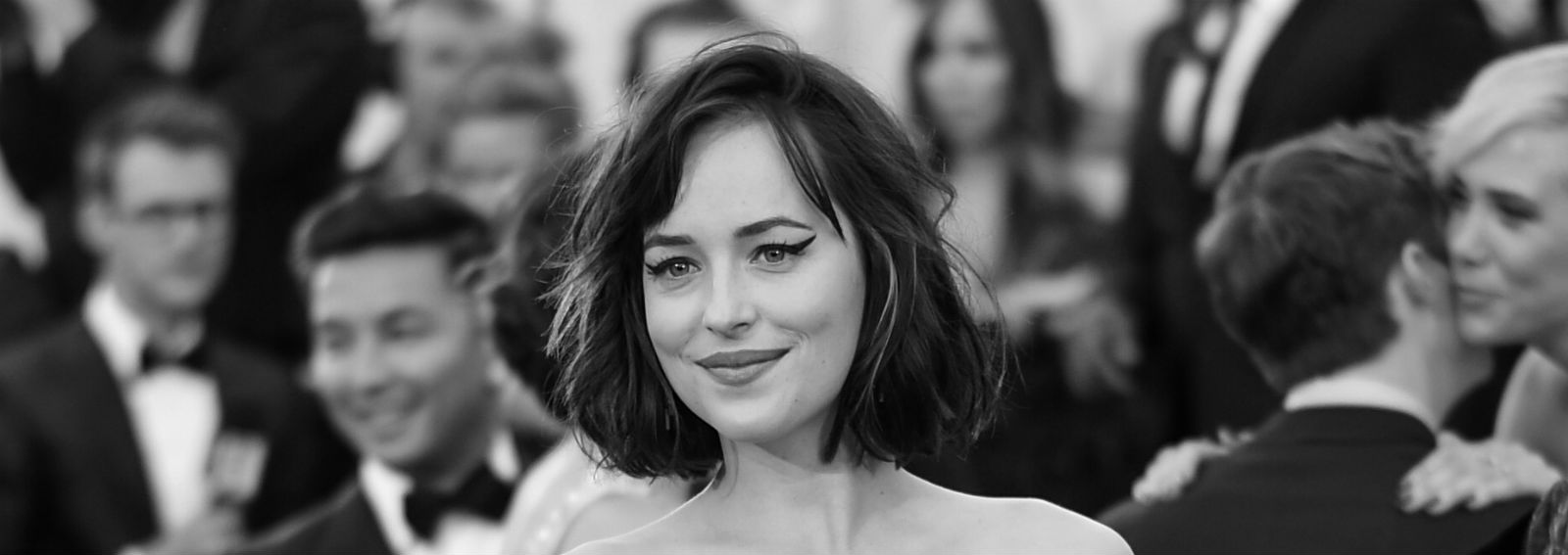 cover wide dakota johnson