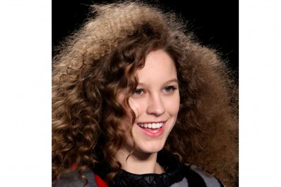 tendenze-capelli-lunghi-autunno-inverno-2015-2016-sfilata-Desigual