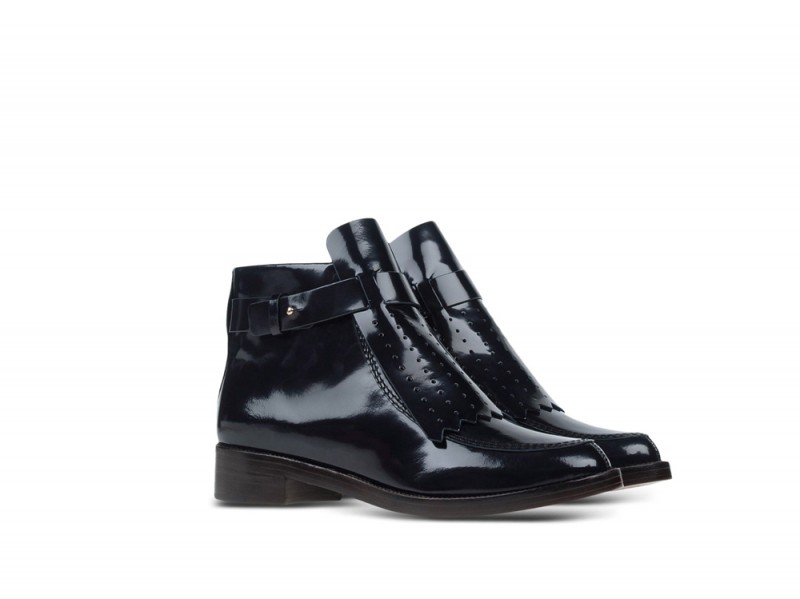 tory-burch-stivaletti-neri-con-buchi
