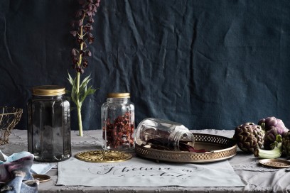 Colori cupi e tocchi metallici