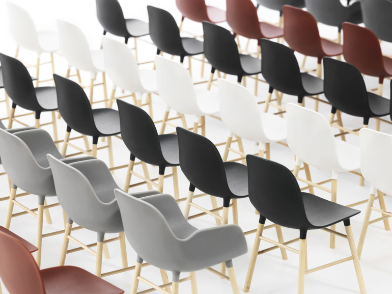 Form Miniature, la serie di sedute disegnate da Simon Legald per Normann Copenhagen