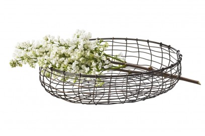 Il cestino in metallo intrecciato