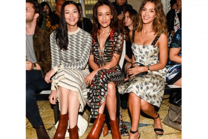 LIU-WEN-MAGGIE-Q–JESSICA-ALBA-da-tory-burch-olycom