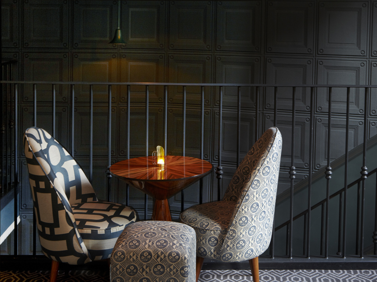 L’enoteca londinese Compagnie des Vins, progettata da DorothÇe Meilichzon