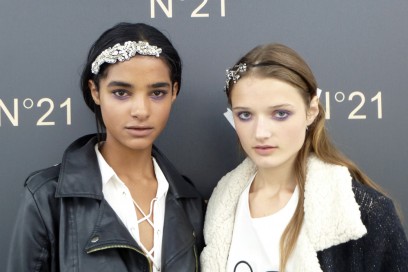 N21_Backstage-SS16-Girls-HairAndMUp1