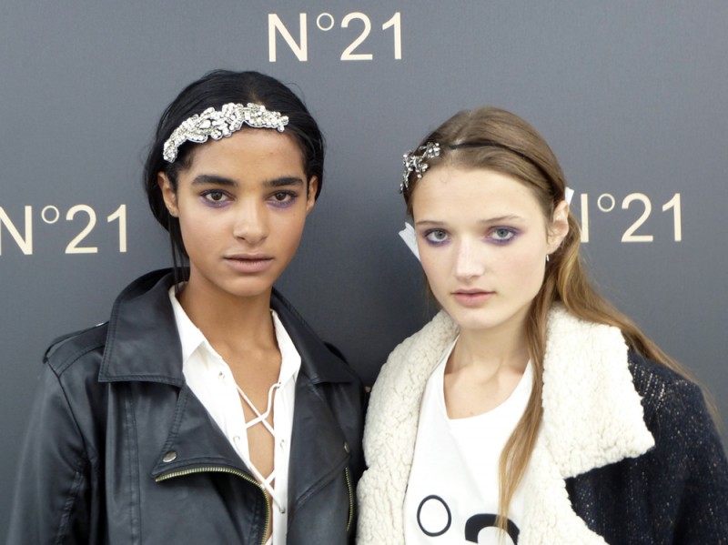 N21_Backstage-SS16-Girls-HairAndMUp1