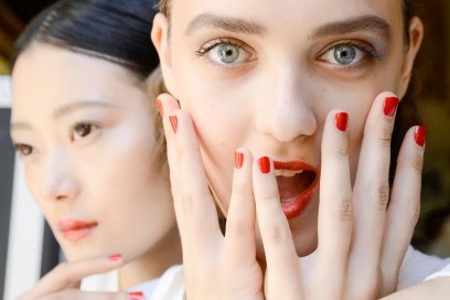 Yanina Couture unghie rosse
