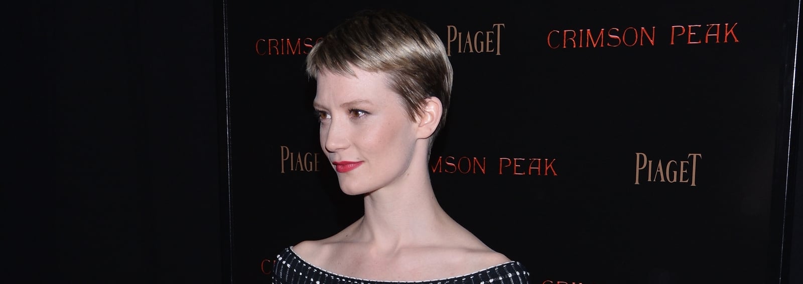 cover-mia-wasikowsa-capelli-i-suoi-desktop