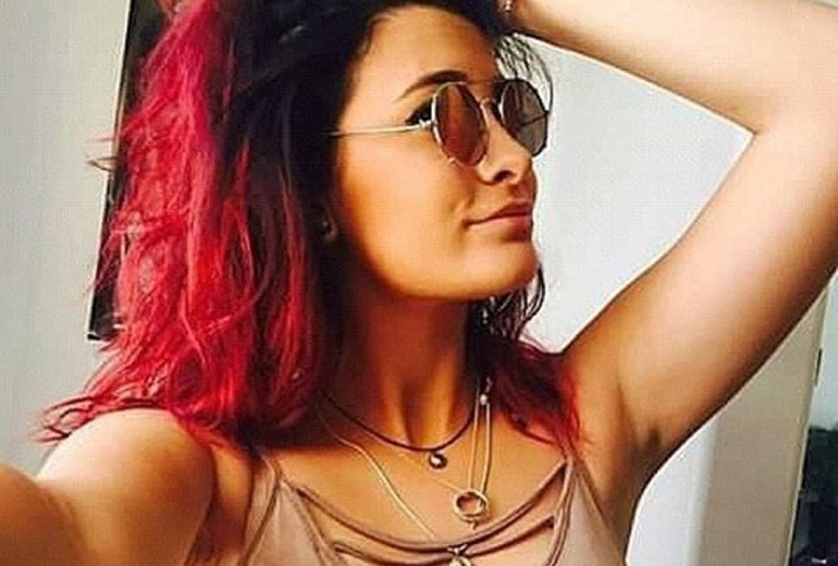 Il rosso è intenso per i capelli di Paris Jackson