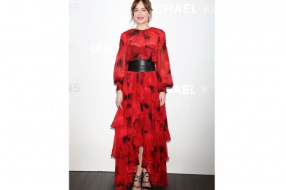 dakota-johnson-in-michael-kors-olycom