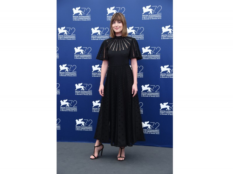 dakota-johnson-valentino-venezia-15