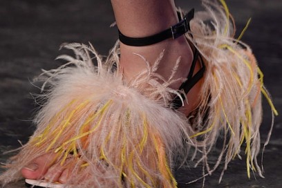 emilio-pucci-sandali-piume-pe-2016