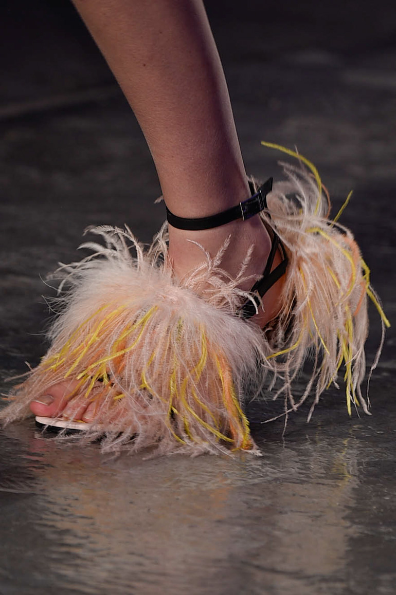 emilio-pucci-sandali-piume-pe-2016